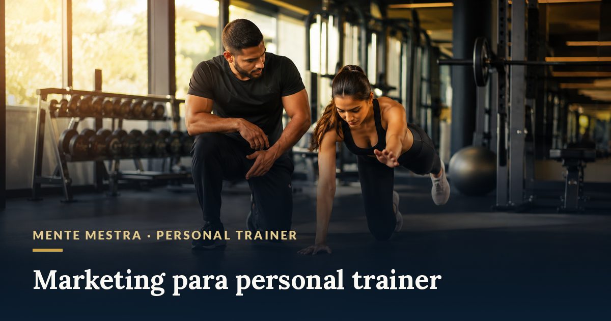 Personal trainer orientando aluno na academia · marketing para personal trainer
